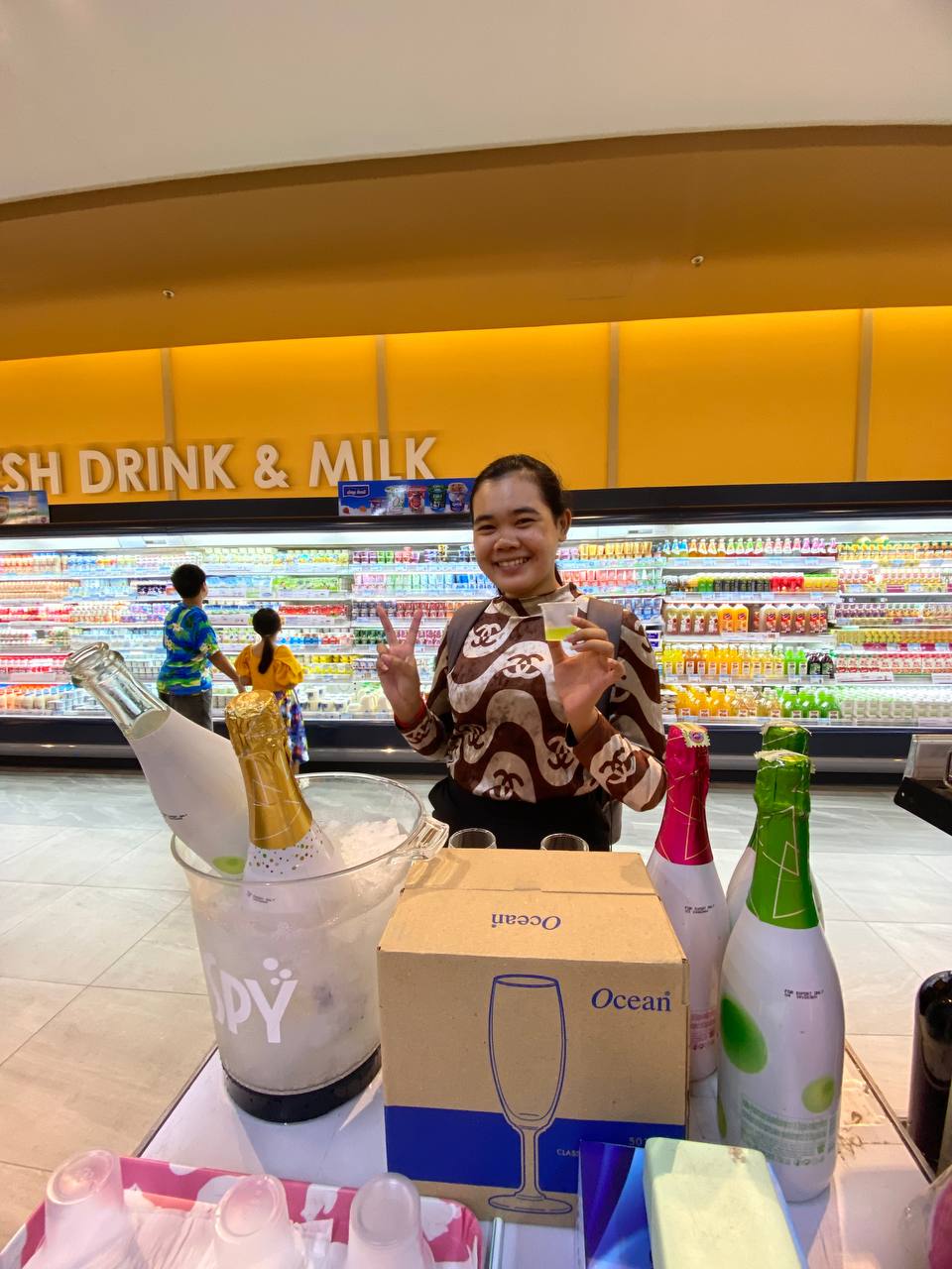 SPY Sparkle Fruit Revolutionizing FMCG Distribution with Da Houg Heng 25th December at Makro Cambodia - Image 20